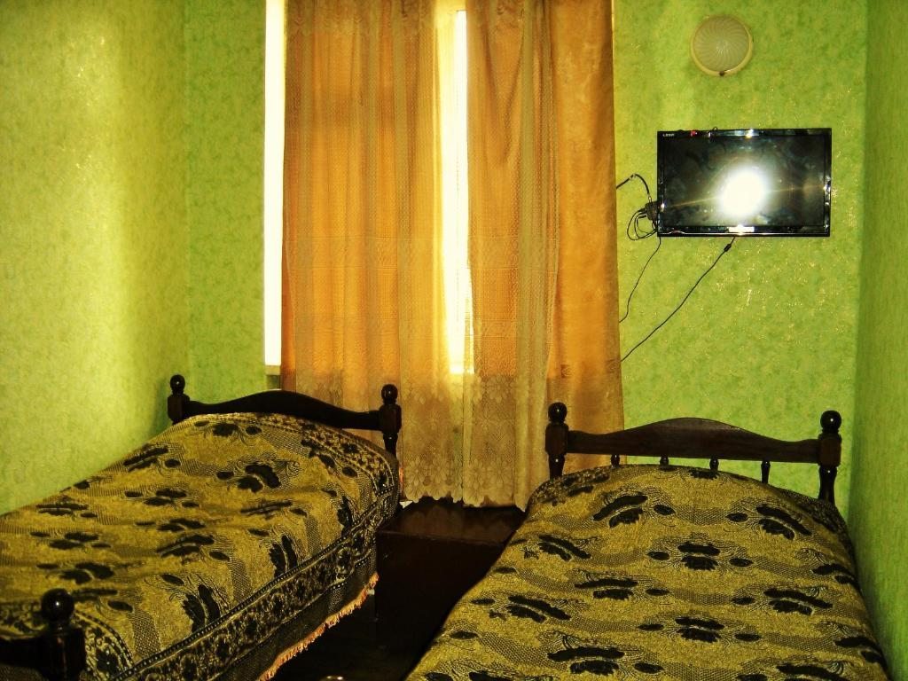 Двухместный (Двухместный номер с 2 отдельными кроватями и ванной комнатой) отеля Hotel Lilo near Airport, Тбилиси