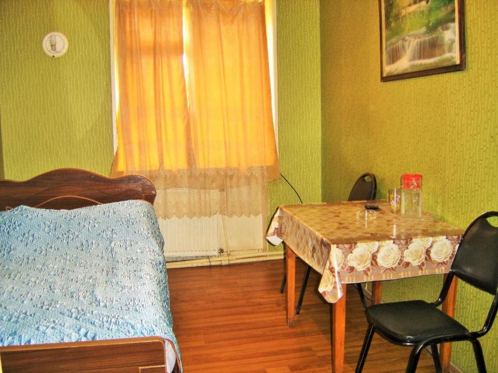 Двухместный (Двухместный номер с 1 кроватью и общей ванной комнатой) отеля Hotel Lilo near Airport, Тбилиси