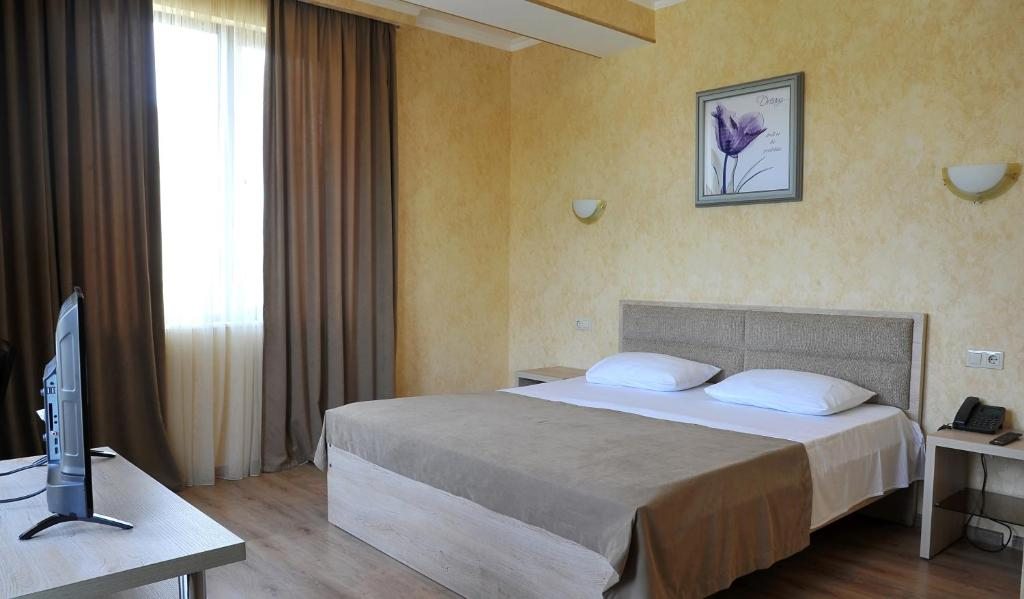 Двухместный (Двухместный номер Делюкс с 1 кроватью и балконом) отеля Hotel Ok Georgia, Тбилиси