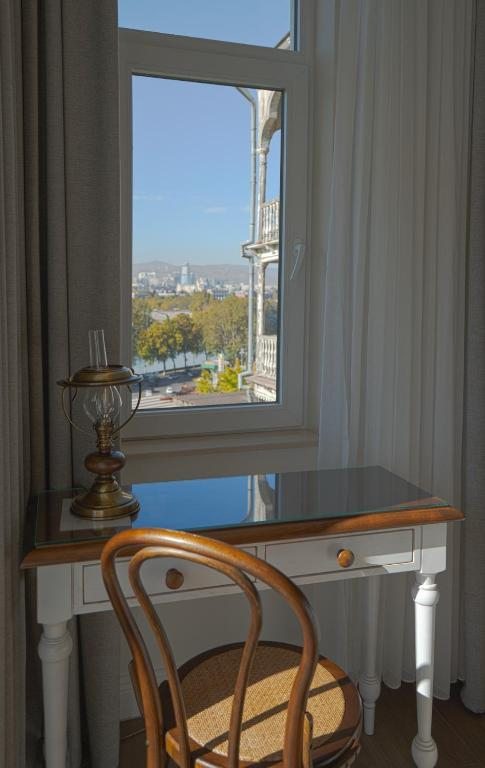 Двухместный (Улучшенный двухместный номер с 1 кроватью) отеля Hotel Passport Tbilisi, Тбилиси