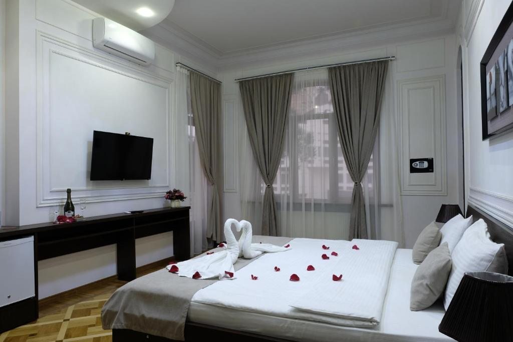 Сьюит (Люкс с гидромассажной ванной и балконом) отеля Hotel S&L, Тбилиси