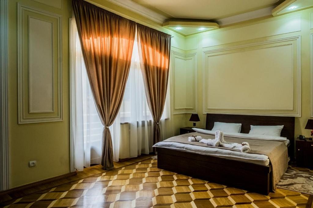 Двухместный (Двухместный номер Делюкс с 1 кроватью и балконом) отеля Hotel S&L, Тбилиси