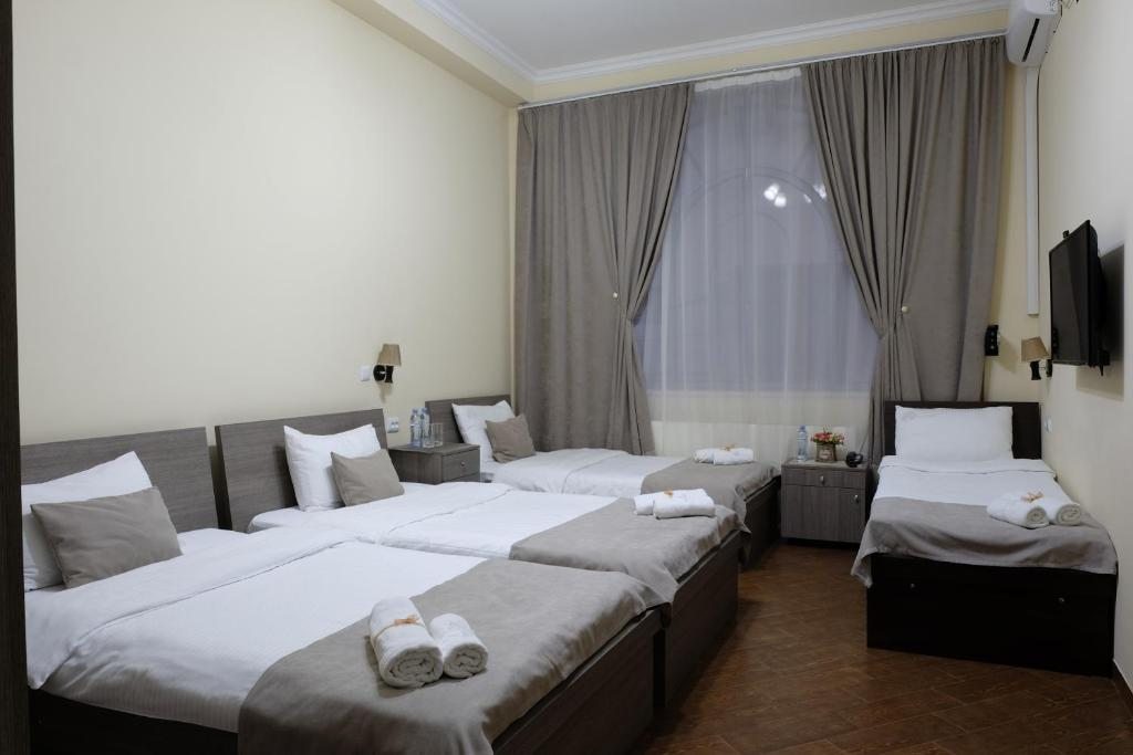 Трехместный (Трехместный номер) отеля Hotel S&L, Тбилиси