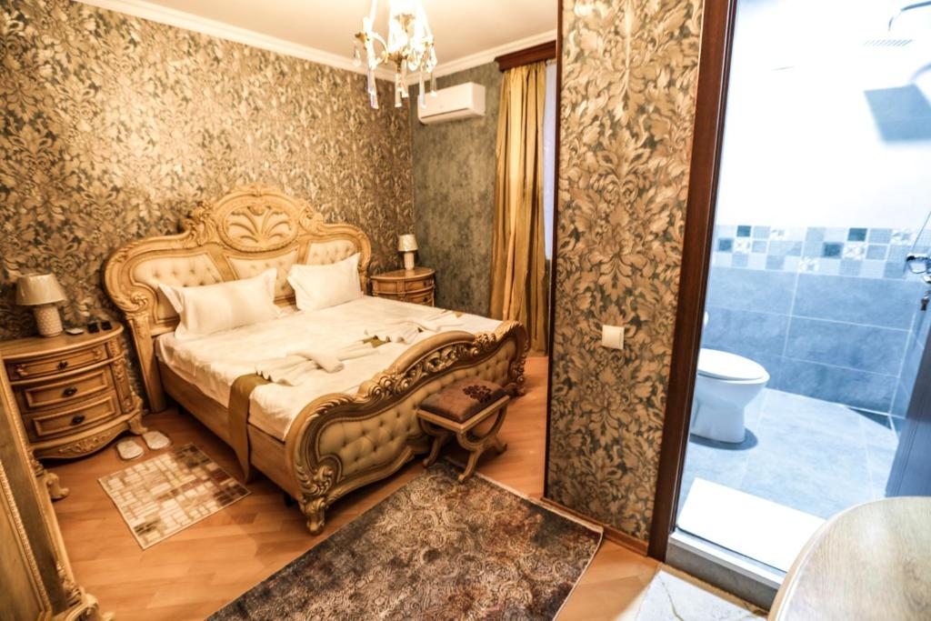 Двухместный (Номер Делюкс с кроватью размера «queen-size») отеля Hotel S.R, Тбилиси