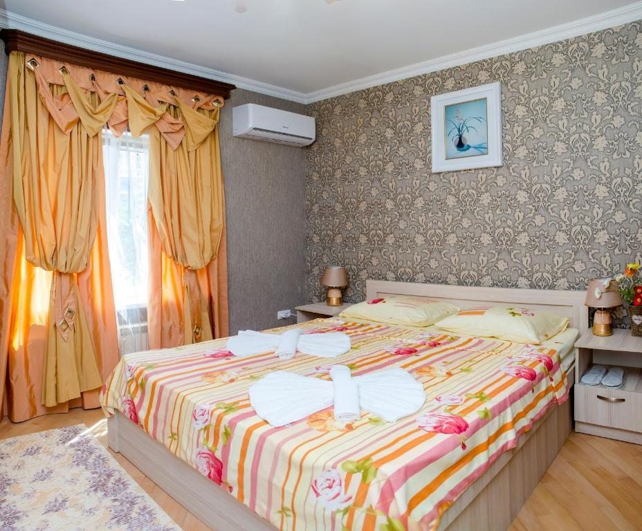 Двухместный (Стандартный номер с кроватью размера «king-size») отеля Hotel S.R, Тбилиси