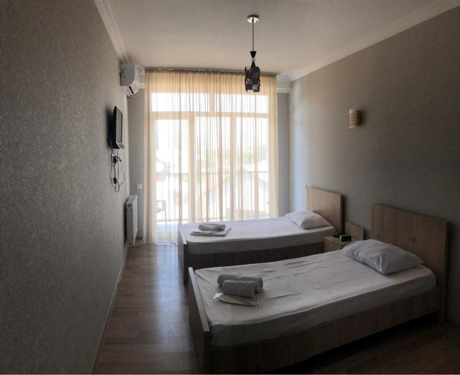 Двухместный (Двухместный номер с 2 отдельными кроватями и балконом) отеля Petre Palace, Тбилиси