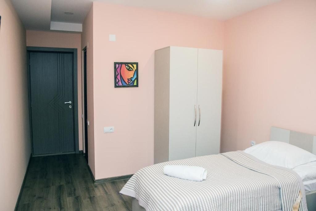 Двухместный (Двухместный номер с 1 кроватью или 2 отдельными кроватями) отеля Red Hotel, Тбилиси