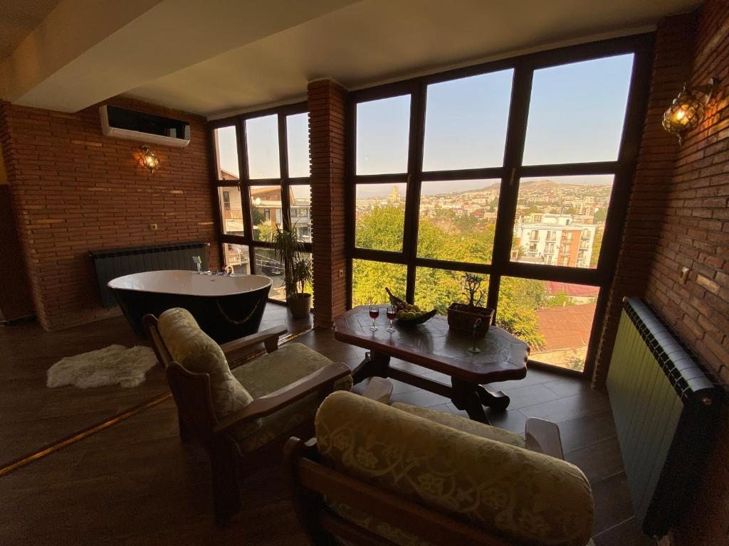 Двухместный (Двухместный номер Делюкс с 1 кроватью и панорамным видом) отеля Wine Hills, Тбилиси