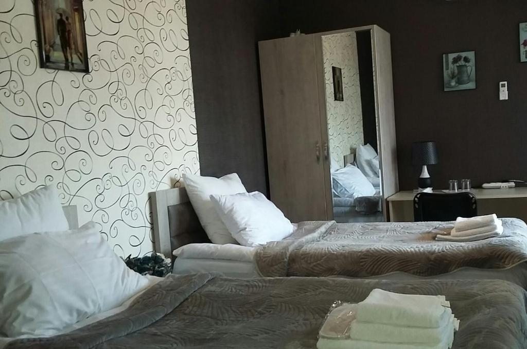 Двухместный (Двухместный номер с 2 отдельными кроватями и балконом) отеля Hotel Luxor, Тбилиси