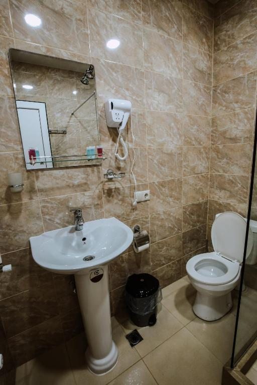 Двухместный (Двухместный номер с 1 кроватью и собственной ванной комнатой) отеля Tbilisi Sea Hotel, Тбилиси