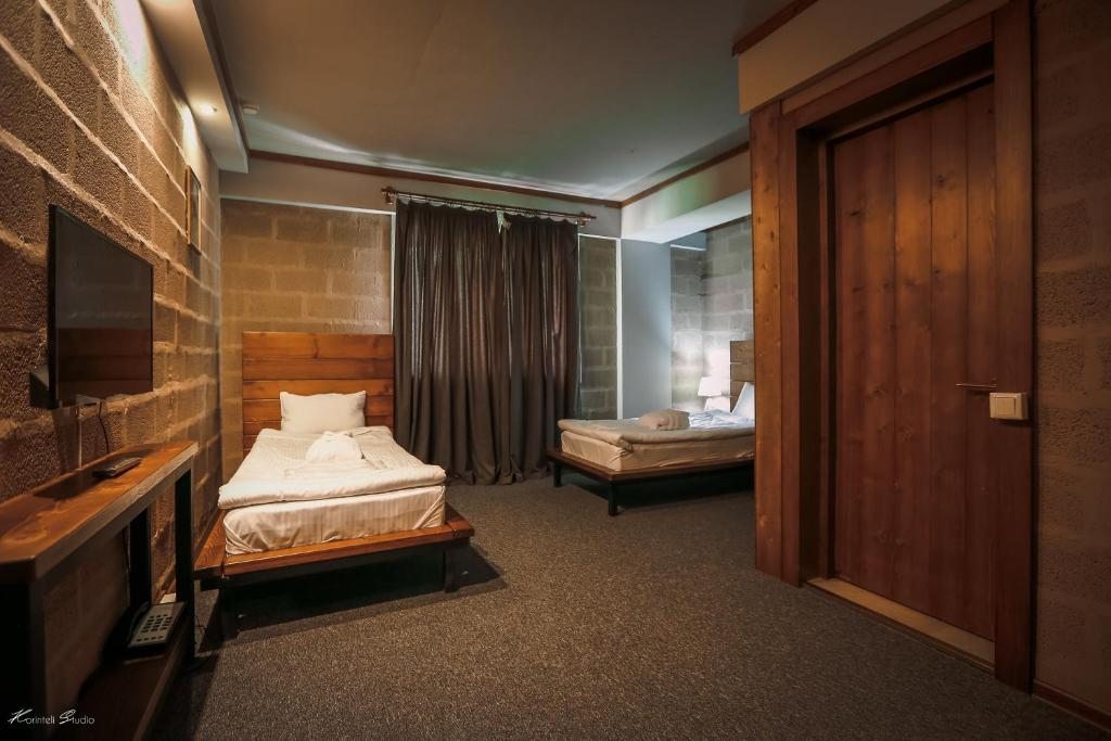 Двухместный (Стандартный двухместный номер с 2 отдельными кроватями) отеля Alpine Lounge Kazbegi, Степанцминда