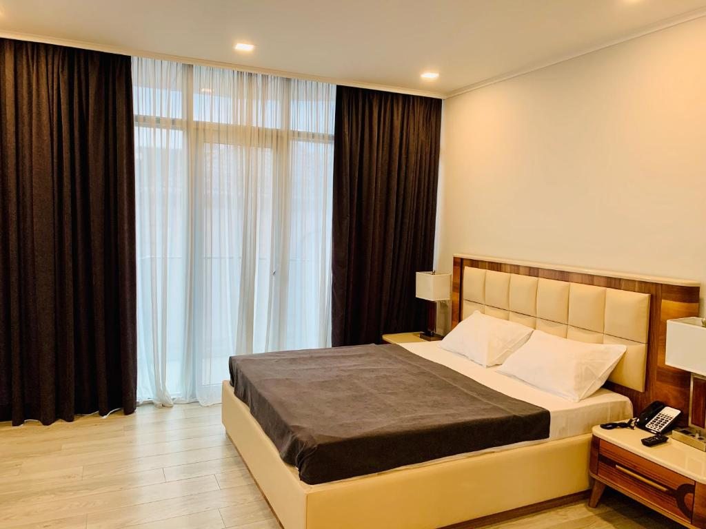 Двухместный (Двухместный номер с 1 кроватью и террасой) отеля Hotel Tsereteli Palace, Батуми