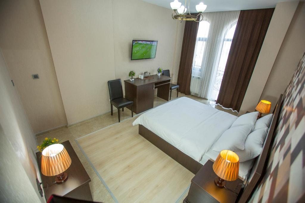 Двухместный (Двухместный номер Делюкс с 1 кроватью и балконом) отеля Ire Palace, Батуми