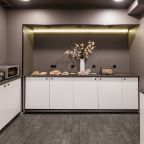 Континентальный завтрак, Отель Tesla