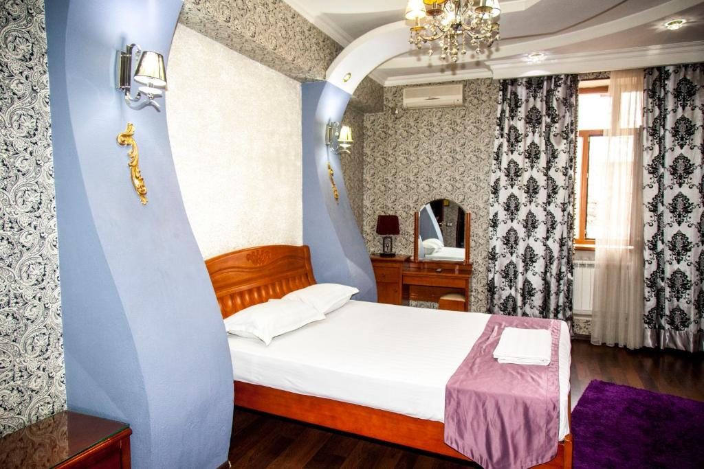Двухместный (Стандартный номер с кроватью размера «king-size») отеля Akzhol Hotel Almaty, Алматы