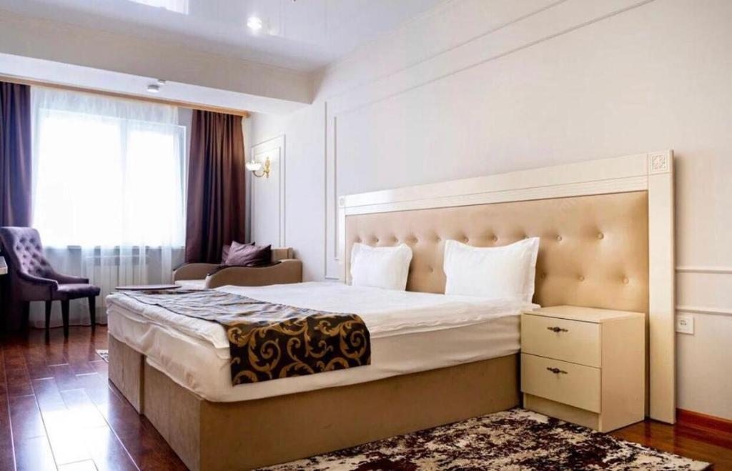 Двухместный (Большой двухместный номер с 1 кроватью или 2 отдельными кроватями) отеля Gold Boutique Hotel, Алматы