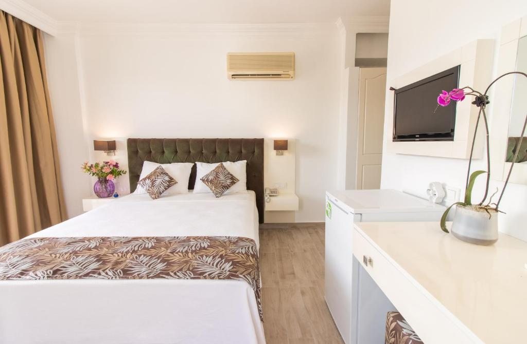Двухместный (Двухместный номер с 1 кроватью или 2 отдельными кроватями и балконом) отеля Bahar Hotels, Фетхие