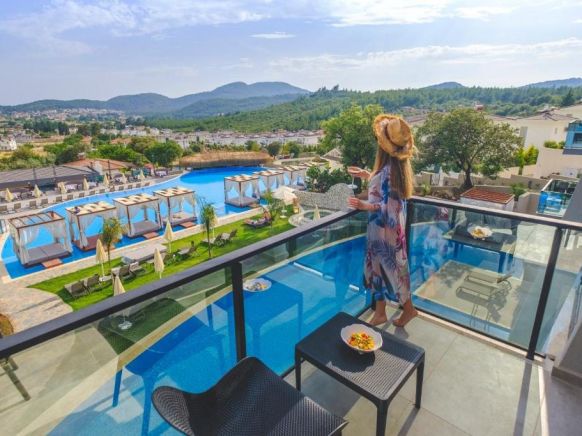 Orka Cove Hotel Penthouse & Suites