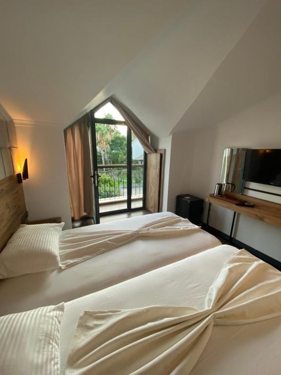 Двухместный (Двухместный номер Делюкс с 2 отдельными кроватями) отеля MİYAS LUXURY HOTEL, Анталия