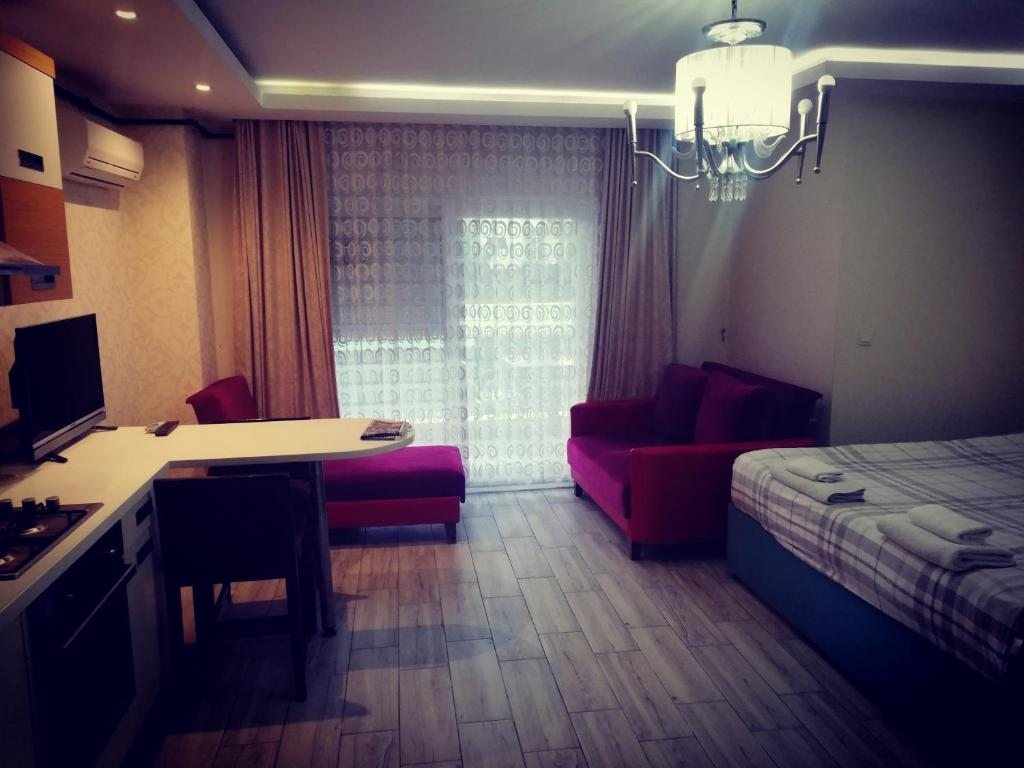 Двухместный (Двухместный номер с 1 кроватью и балконом) отеля NEVA SUİTE HOTEL, Анталия