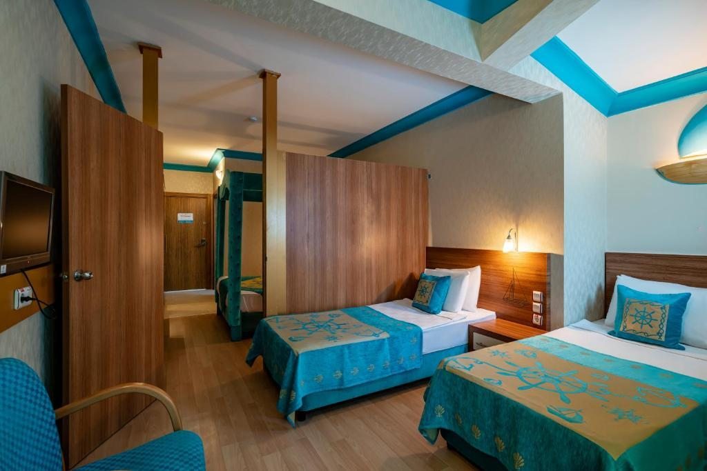 Четырехместный (Четырехместный номер эконом-класса с общей ванной комнатой) отеля Miarosa Kemer Beach, Кемер