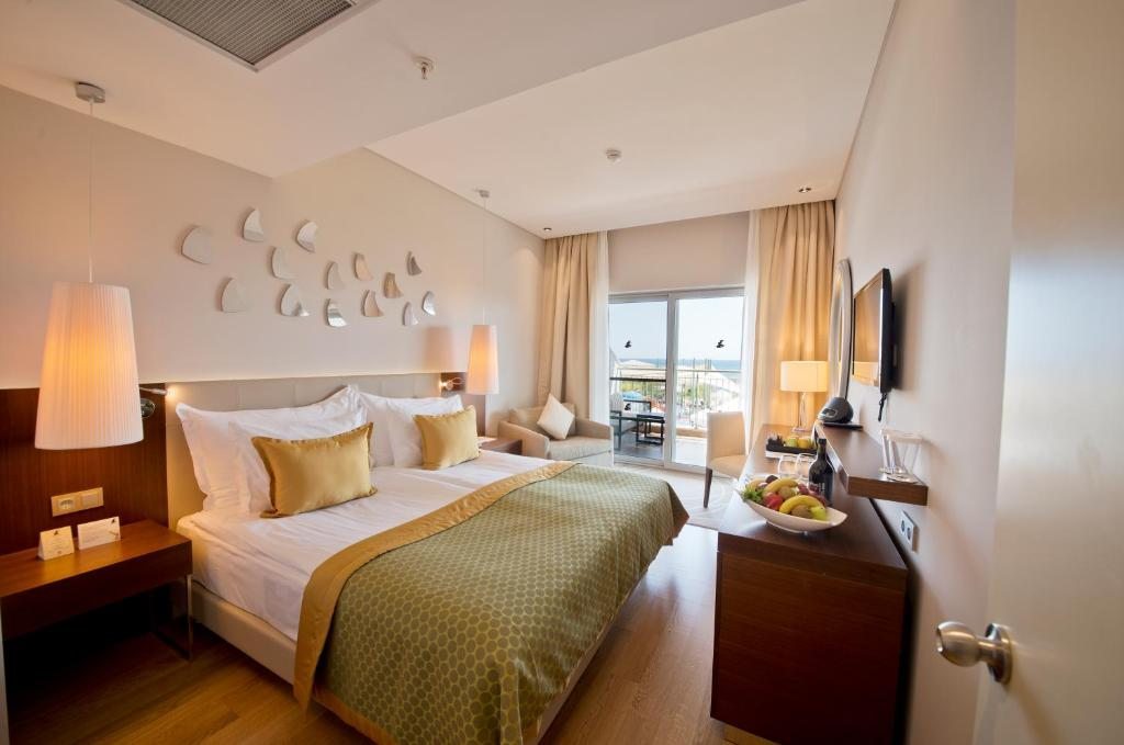 Сьюит (Улучшенный семейный номер с видом на море) отеля TUI SENSATORI Resort Barut Sorgun - Ultra All Inclusive, Сиде