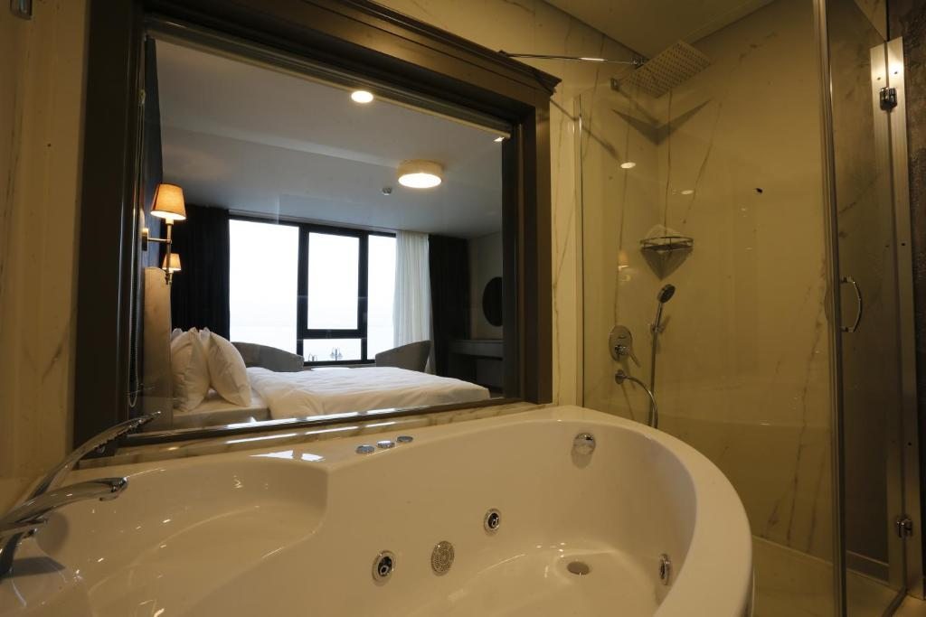 Двухместный (Двухместный номер Делюкс с 1 кроватью и ванной) отеля DELLAGO LUXURY HOTEL SAPANCA, Стамбул