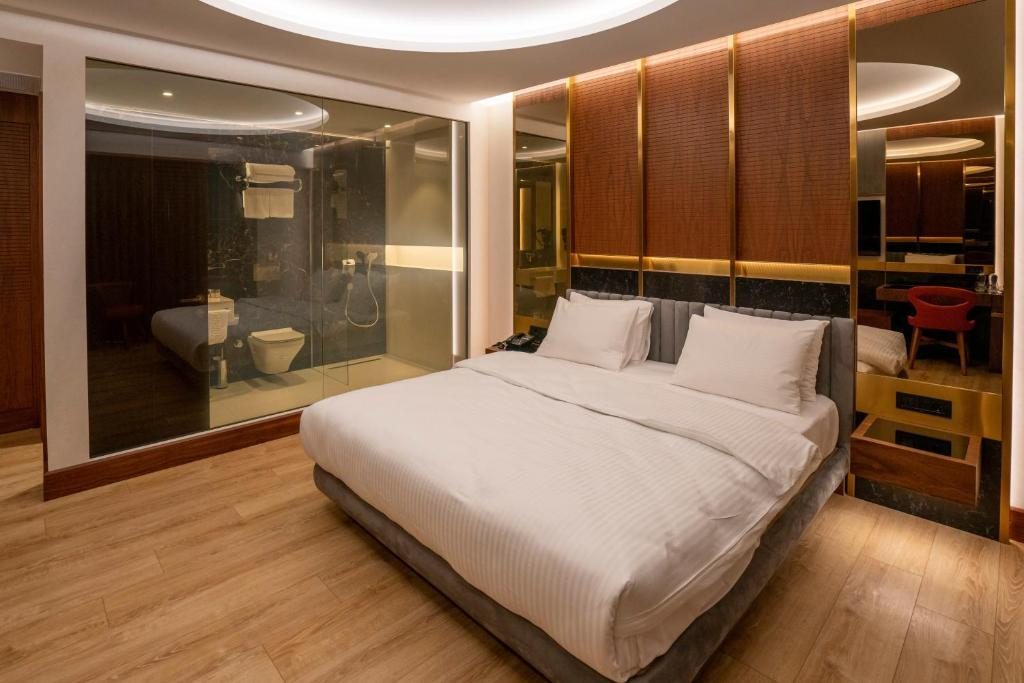 Двухместный (Улучшенный двухместный номер с 1 кроватью) отеля Henna Hotel Istanbul, Стамбул