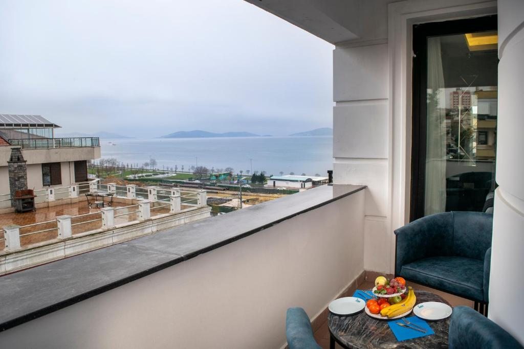 Двухместный (Двухместный номер Делюкс с 1 кроватью и балконом, вид на море) отеля La Cielo Suites Bostancı, Стамбул