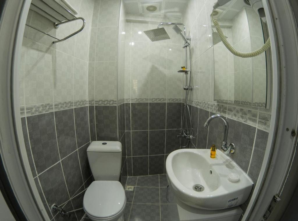Двухместный (Двухместный номер с 2 отдельными кроватями и ванной комнатой) отеля THE MERWANO HOTEL, Стамбул