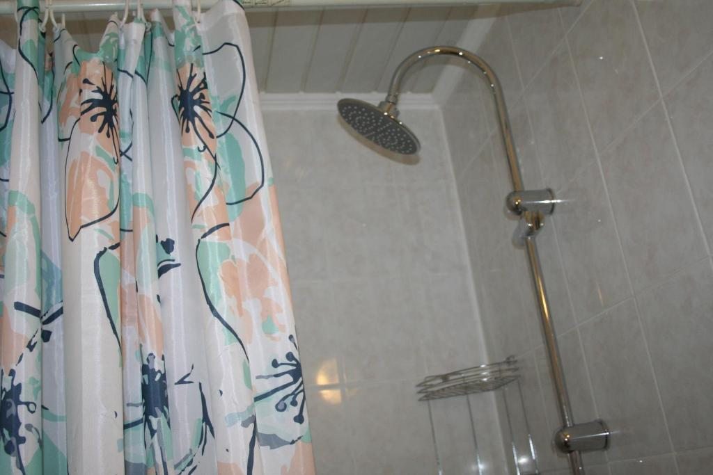 Двухместный (Двухместный номер с 2 отдельными кроватями и общей ванной комнатой) отеля Шишки, Верхняя Пышма