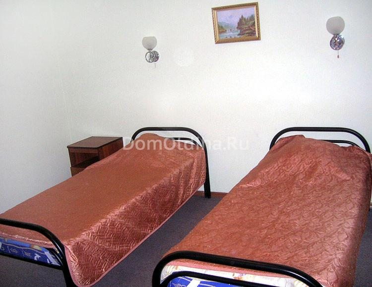 Двухместный (Просторный двухместный номер с 2 отдельными кроватями) отеля ЕЖиКС, Новомихайловский