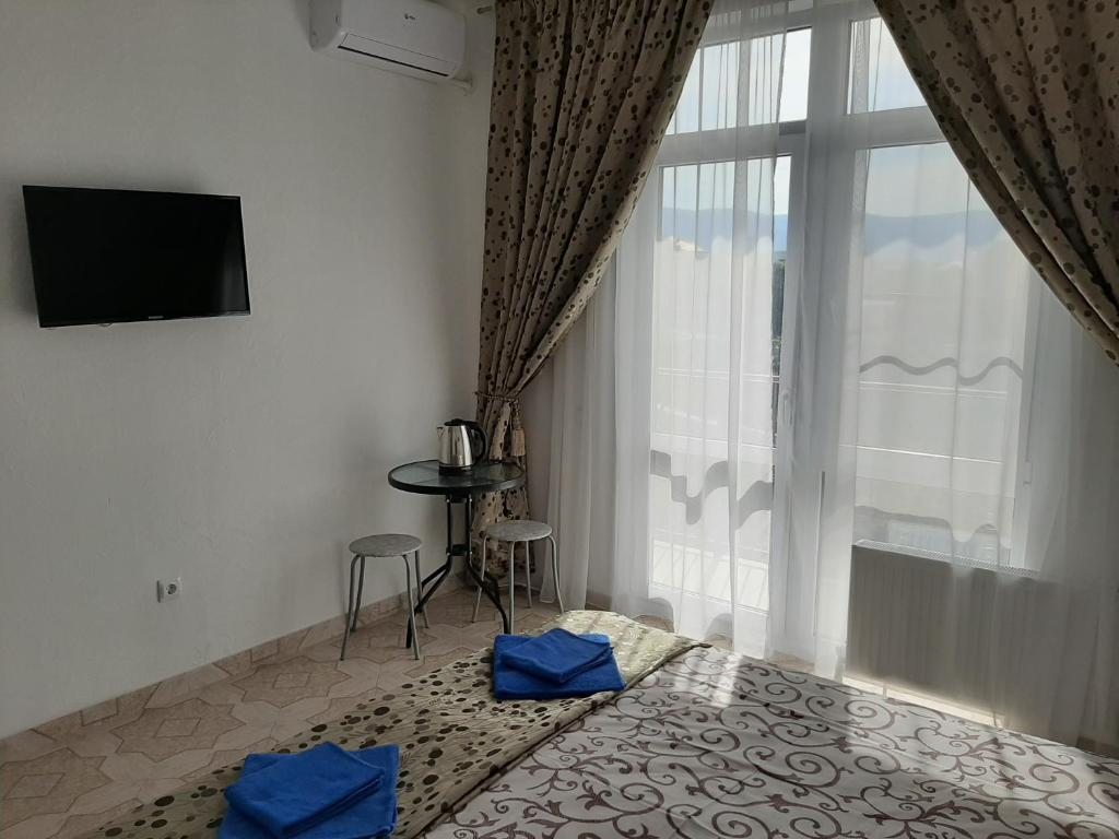 Двухместный (Стандартный двухместный номер с 1 кроватью или 2 отдельными кроватями и балконом) отеля ORio, Кабардинка