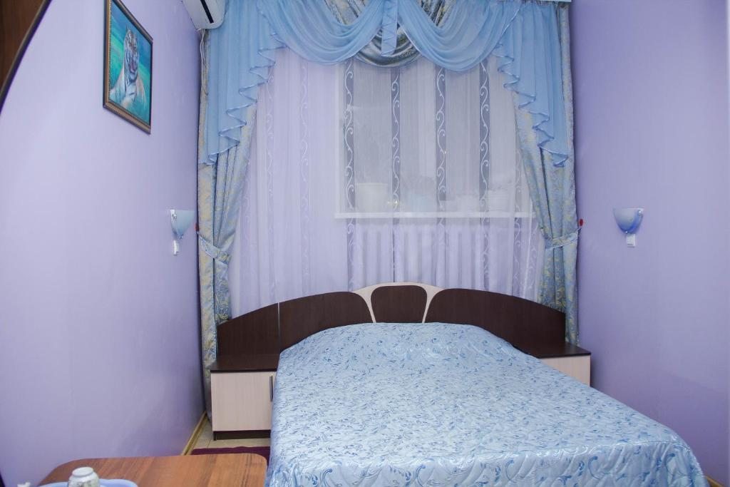 Двухместный (Двухместный номер с 1 кроватью и собственной ванной комнатой) отеля Мега, Уссурийск