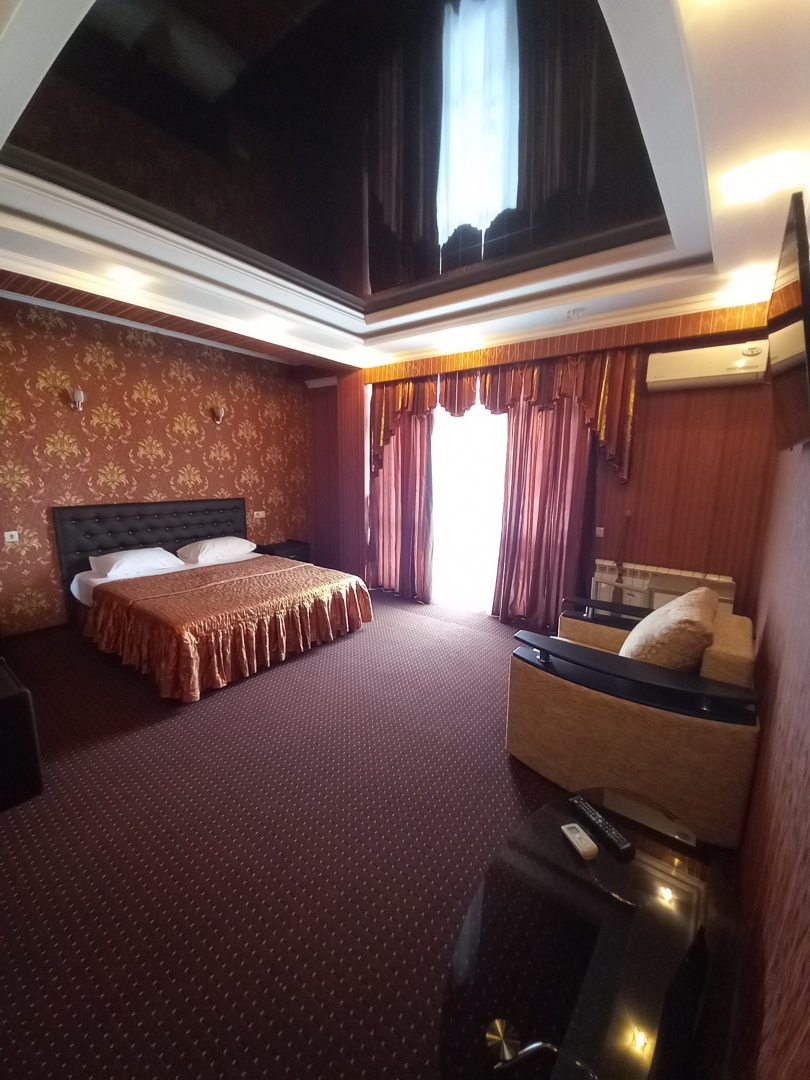 Полулюкс (улучшенный 3х местный) отеля Золотая Империя, Лазаревское