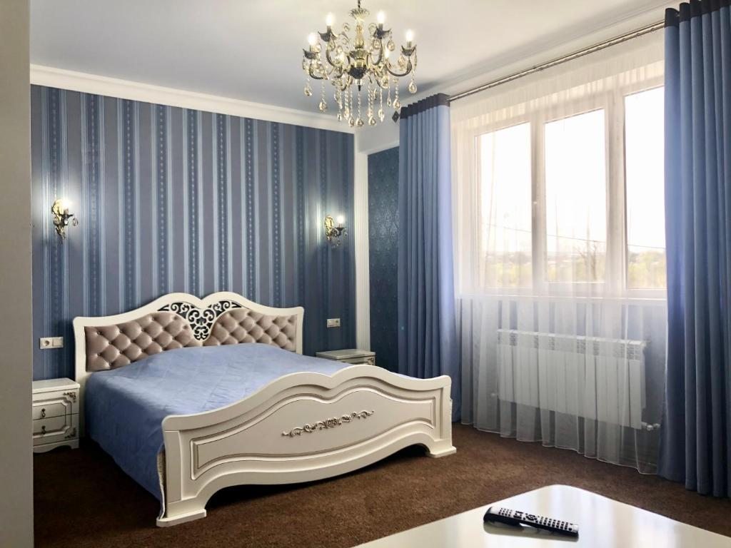 Двухместный (Большой двухместный номер с 1 кроватью или 2 отдельными кроватями) отеля STARY ZAMOK, Черкесск