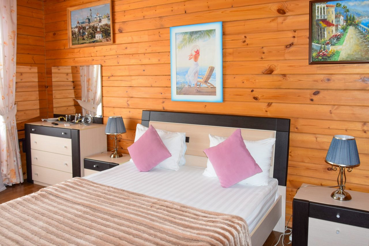 Трёхместный и более (Комфортная трёхместная комната с видом на горы), Гостевой дом АРТ Ковчег