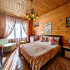 Комфортная трёхместная комната с видом на горы