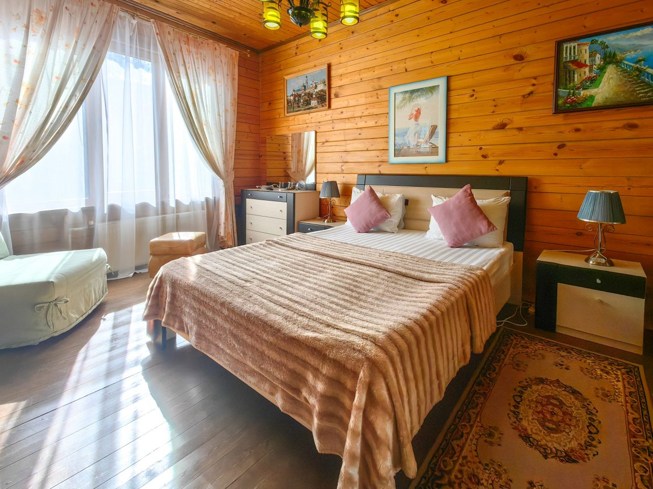 Трёхместный и более (Комфортная трёхместная комната с видом на горы), Гостевой дом АРТ Ковчег