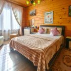 Трёхместный и более (Комфортная трёхместная комната с видом на горы), Гостевой дом АРТ Ковчег