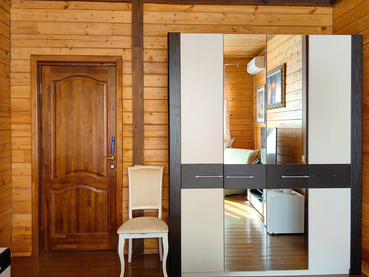 Трёхместный и более (Комфортная трёхместная комната с видом на горы), Гостевой дом АРТ Ковчег