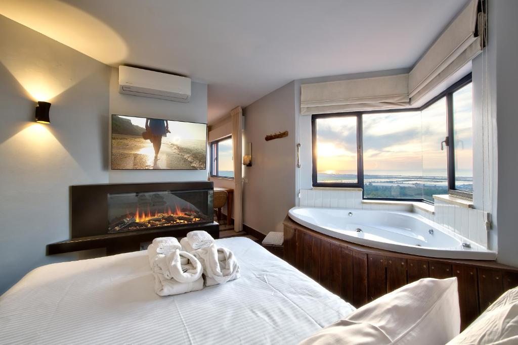 Двухместный (Номер с кроватью размера «queen-size», вид на море) отеля Yama Wine Spa and Suites, Зихрон-Яаков