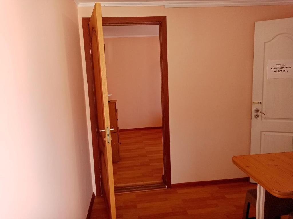 Трехместный (Классический трехместный номер) гостевого дома Азовский, Должанская