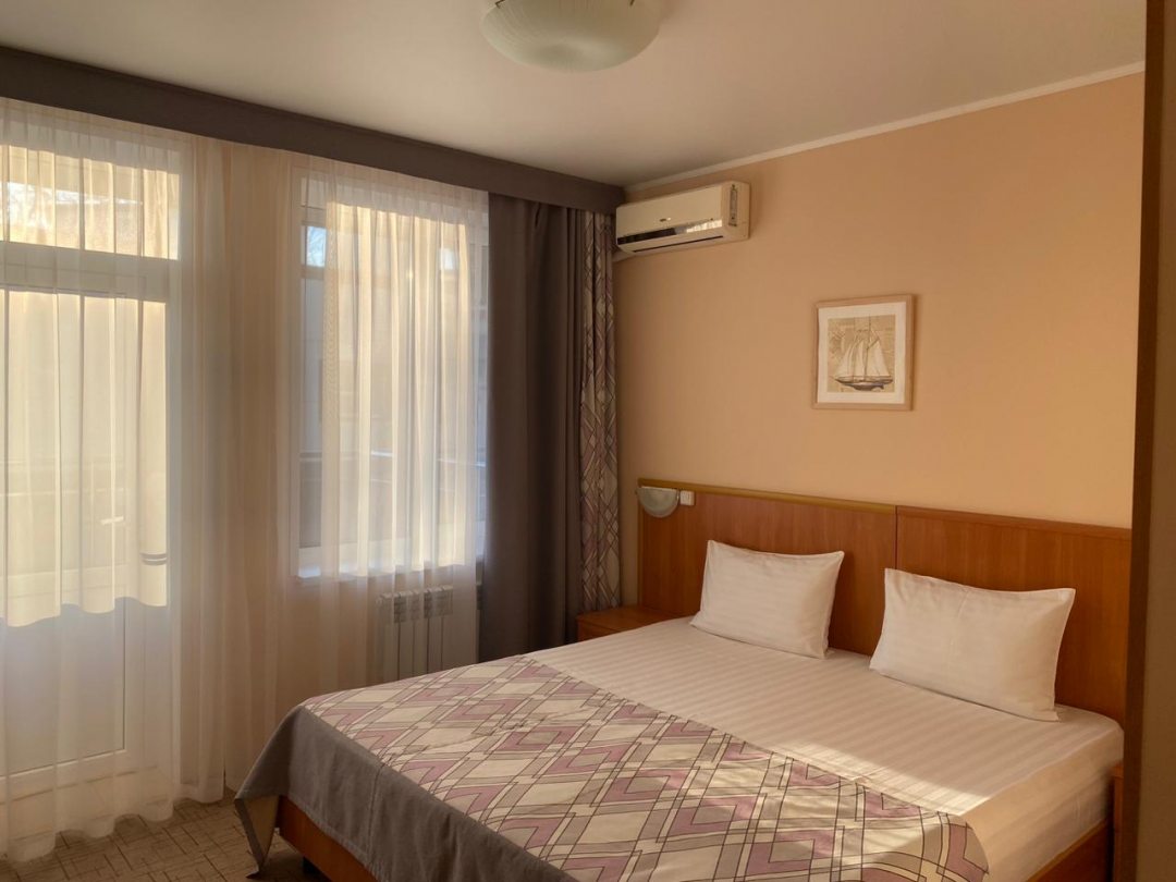 Двухместный (Стандартный двухместный номер с 1 кроватью или 2 отдельными кроватями) гостиницы Ассоль, Ейск