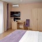 Люкс (Люкс с просторным балконом и видом на море), Гостиница Ассоль