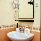 Трехместный (Супериор трехместный с просторным балконом и видом на море), Гостиница Ассоль