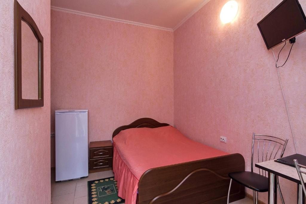 Двухместный (Бюджетный двухместный номер с 1 кроватью) гостиницы Приазовочка, Ейск