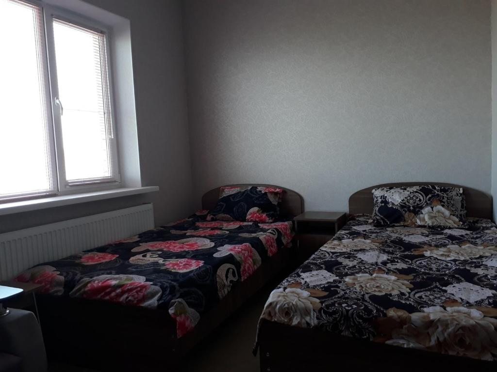 Двухместный (Двухместный номер с 2 отдельными кроватями и дополнительной кроватью) гостевого дома Suvorov, Приморско-Ахтарск
