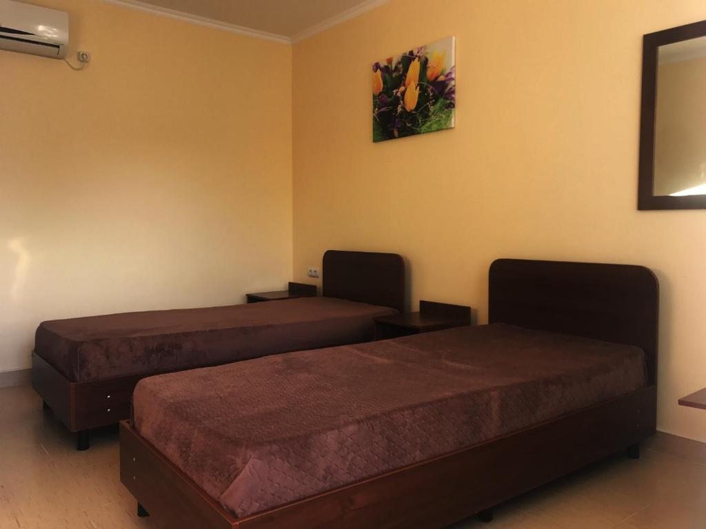 Двухместный (Двухместный номер с 2 отдельными кроватями и собственной ванной комнатой) гостевого дома Лазурный, Кучугуры