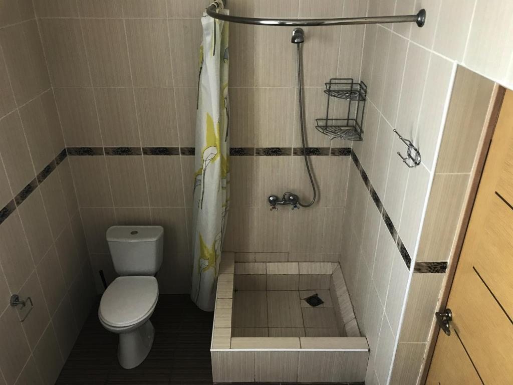 Четырехместный (Четырехместный номер с общей ванной комнатой) гостевого дома Лазурный, Кучугуры